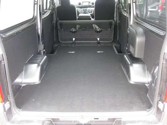 キャラバン ＤＸ　ディーゼル　４ＷＤ　ターボ　シートヒーター　６人乗り（8枚目）
