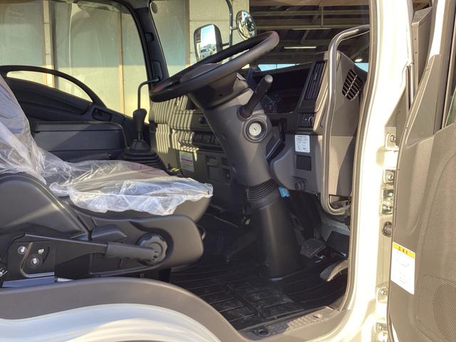 フォワード 　３．５ｔ積載ダンプ　５．２Ｄ　極東開発工業製ダンプ　Ｌゲート　電動コボレーン　左電動ミラー　バックカメラ　未使用車（11枚目）