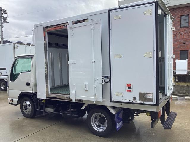 エルフトラック 　冷蔵冷凍車　トプレック製　中温ー５°Ｃ設定　ラッシングレール　片側スライドドア　プラスチックスノコ　最大積載量１５５０ｋｇ　パワーウィンドウ　電動格納ミラー　後輪Ｗタイヤ（11枚目）