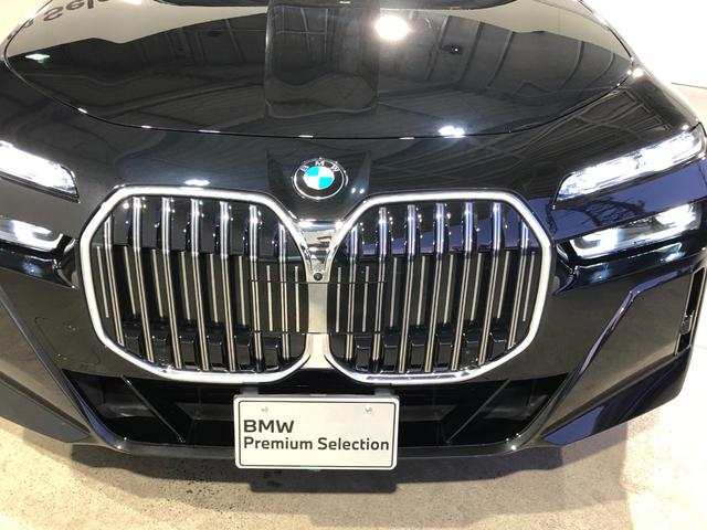 ７４０ｉ　Ｍスポーツ　リアコンフォートシート　リアエンターテイメント　リアマッサージシート　スカイラウンジガラスルーフ　２１インチ　Ｂ＆Ｗダイヤモンドサラウンドシステム(24枚目)