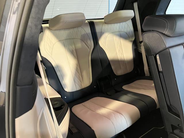 Ｘ７ ｘＤｒｉｖｅ　３５ｄ　Ｍスポーツ　７人乗り　スカイラウンジパノラマサンルーフ　保冷保温カップホルダー　Ｂ＆Ｗダイヤモンドサラウンド　ホワイトレザー（40枚目）