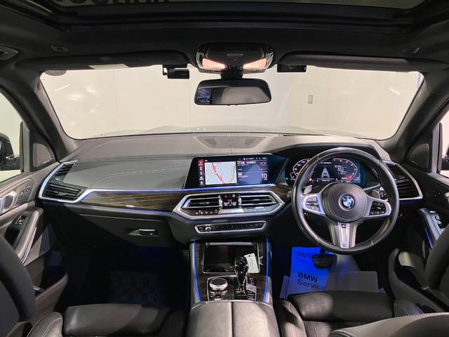 Ｘ５ Ｍ５０ｉ　Ｖ８ツインターボ　４輪エアサスペンション　パノラマサンルーフ　２２インチ　フロントマッサージシート　デジタルキー　ハンズオフアシスト　ステアリングヒーティング（2枚目）