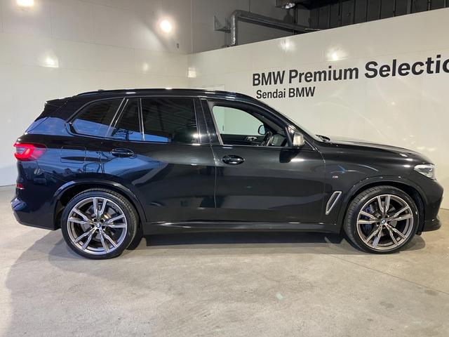 Ｘ５ Ｍ５０ｉ　Ｖ８ツインターボ　４輪エアサスペンション　パノラマサンルーフ　２２インチ　フロントマッサージシート　デジタルキー　ハンズオフアシスト　ステアリングヒーティング（14枚目）