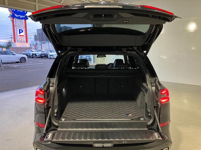 Ｘ５ Ｍ５０ｉ　Ｖ８ツインターボ　４輪エアサスペンション　パノラマサンルーフ　２２インチ　フロントマッサージシート　デジタルキー　ハンズオフアシスト　ステアリングヒーティング（18枚目）