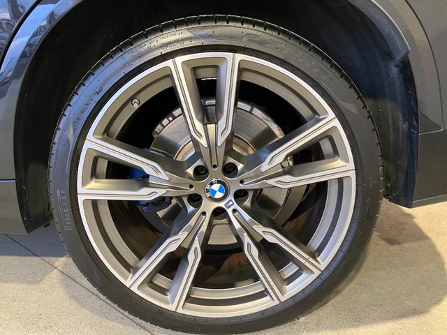 Ｘ５ Ｍ５０ｉ　Ｖ８ツインターボ　４輪エアサスペンション　パノラマサンルーフ　２２インチ　フロントマッサージシート　デジタルキー　ハンズオフアシスト　ステアリングヒーティング（20枚目）