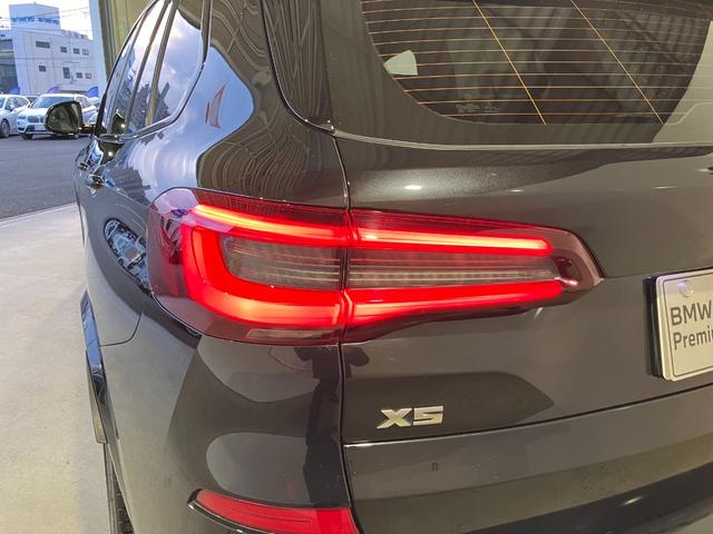 Ｘ５ Ｍ５０ｉ　Ｖ８ツインターボ　４輪エアサスペンション　パノラマサンルーフ　２２インチ　フロントマッサージシート　デジタルキー　ハンズオフアシスト　ステアリングヒーティング（23枚目）