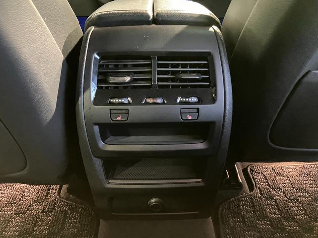Ｘ５ Ｍ５０ｉ　Ｖ８ツインターボ　４輪エアサスペンション　パノラマサンルーフ　２２インチ　フロントマッサージシート　デジタルキー　ハンズオフアシスト　ステアリングヒーティング（30枚目）