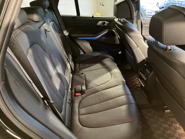 Ｘ５ Ｍ５０ｉ　Ｖ８ツインターボ　４輪エアサスペンション　パノラマサンルーフ　２２インチ　フロントマッサージシート　デジタルキー　ハンズオフアシスト　ステアリングヒーティング（37枚目）