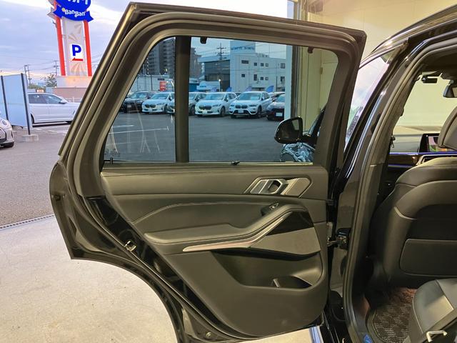 Ｘ５ Ｍ５０ｉ　Ｖ８ツインターボ　４輪エアサスペンション　パノラマサンルーフ　２２インチ　フロントマッサージシート　デジタルキー　ハンズオフアシスト　ステアリングヒーティング（51枚目）