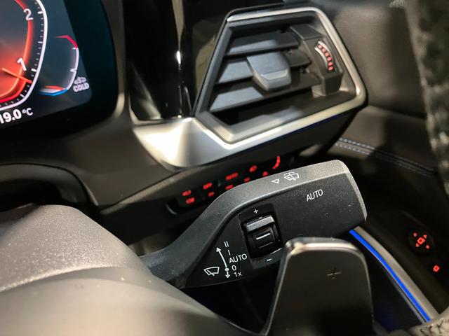 ３シリーズ ３２０ｄ　ｘＤｒｉｖｅ　Ｍスポーツ　ハンズオフアシスト　アクティブクルーズ　リバースアシスト　デジタルキー　オートトランク　アップルカープレイ　パーソナルＡＩ　アルカンタラコンビシート　純正１８インチ（10枚目）