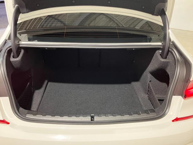 ３シリーズ ３２０ｄ　ｘＤｒｉｖｅ　Ｍスポーツ　ハンズオフアシスト　アクティブクルーズ　リバースアシスト　デジタルキー　オートトランク　アップルカープレイ　パーソナルＡＩ　アルカンタラコンビシート　純正１８インチ（18枚目）