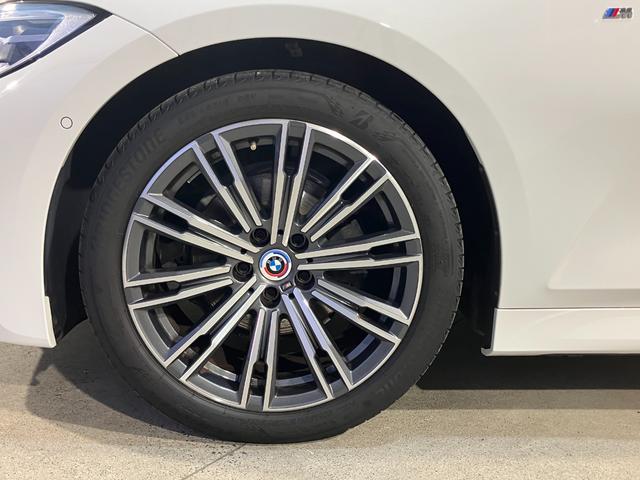 ３シリーズ ３２０ｄ　ｘＤｒｉｖｅ　Ｍスポーツ　ハンズオフアシスト　アクティブクルーズ　リバースアシスト　デジタルキー　オートトランク　アップルカープレイ　パーソナルＡＩ　アルカンタラコンビシート　純正１８インチ（22枚目）