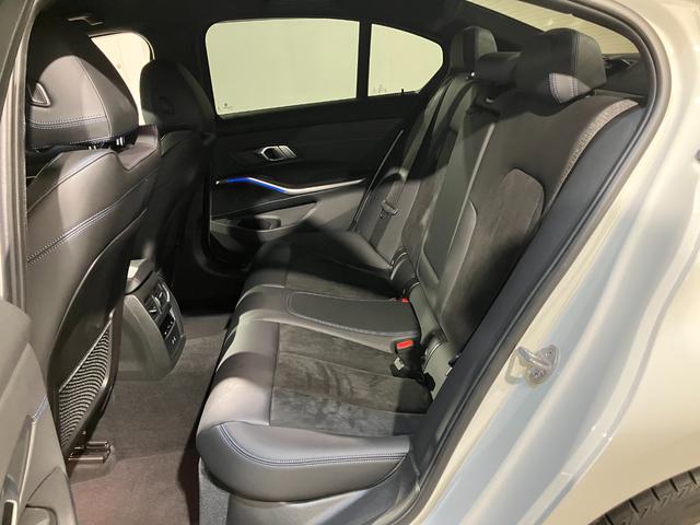 ３シリーズ ３２０ｄ　ｘＤｒｉｖｅ　Ｍスポーツ　ハンズオフアシスト　アクティブクルーズ　リバースアシスト　デジタルキー　オートトランク　アップルカープレイ　パーソナルＡＩ　アルカンタラコンビシート　純正１８インチ（41枚目）