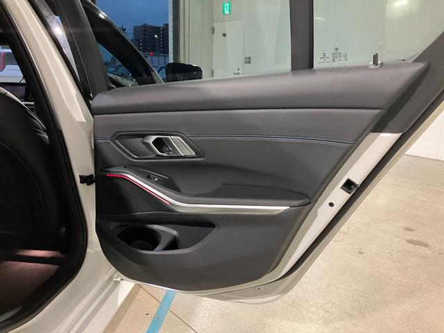 ３シリーズ ３２０ｄ　ｘＤｒｉｖｅ　Ｍスポーツ　ハンズオフアシスト　アクティブクルーズ　リバースアシスト　デジタルキー　オートトランク　アップルカープレイ　パーソナルＡＩ　アルカンタラコンビシート　純正１８インチ（49枚目）