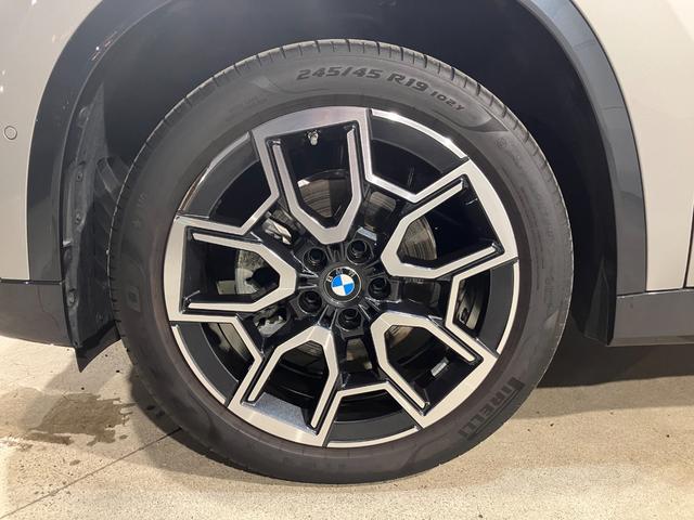 Ｘ１ ｘＤｒｉｖｅ　２０ｄ　ｘライン　ヴェガンザレザー　インテリアカメラ　ＡＲナビ　ヘッドアップディスプレイ　サラウンドビュー　１９インチ　アクティブクルーズ（19枚目）