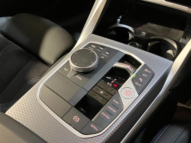 ４シリーズ ４２０ｄ　ｘＤｒｉｖｅグランクーペ　Ｍスポーツ　カーブドディスプレイ　ハーマンカードンサウンド　サラウンドビュー　ヘッドアップディスプレイ　ランバーサポート　ハンズオフアシスト　リバースアシスト　パワーバックドア（9枚目）