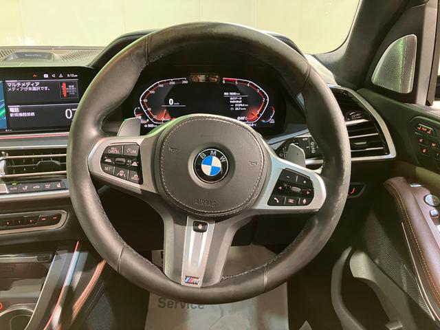 Ｘ７ ｘＤｒｉｖｅ　３５ｄ　Ｍスポーツ　７人乗り　リアエンターテイメント　Ｂ＆Ｗダイヤモンドサラウンド　モカレザー　スカイラウンジサンルーフ　保冷保温カップホルダー　ヒートコンフォートパッケージ　エグゼクティブドライブプロ（3枚目）