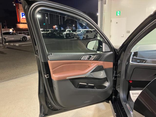 Ｘ７ ｘＤｒｉｖｅ　３５ｄ　Ｍスポーツ　７人乗り　リアエンターテイメント　Ｂ＆Ｗダイヤモンドサラウンド　モカレザー　スカイラウンジサンルーフ　保冷保温カップホルダー　ヒートコンフォートパッケージ　エグゼクティブドライブプロ（41枚目）