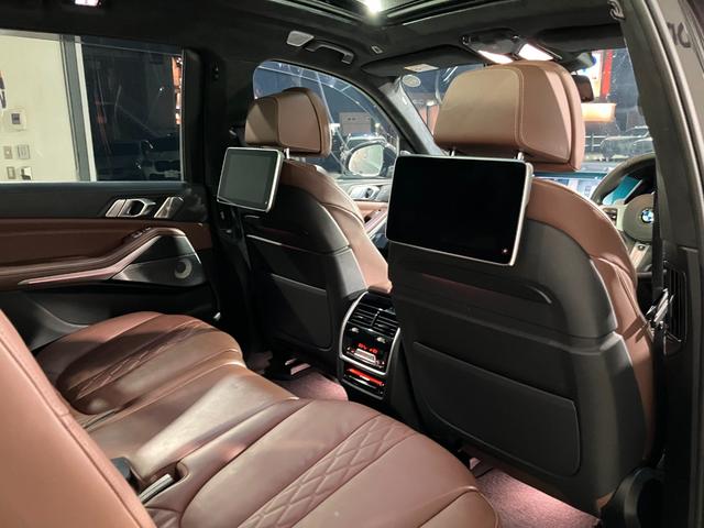 Ｘ７ ｘＤｒｉｖｅ　３５ｄ　Ｍスポーツ　７人乗り　リアエンターテイメント　Ｂ＆Ｗダイヤモンドサラウンド　モカレザー　スカイラウンジサンルーフ　保冷保温カップホルダー　ヒートコンフォートパッケージ　エグゼクティブドライブプロ（57枚目）