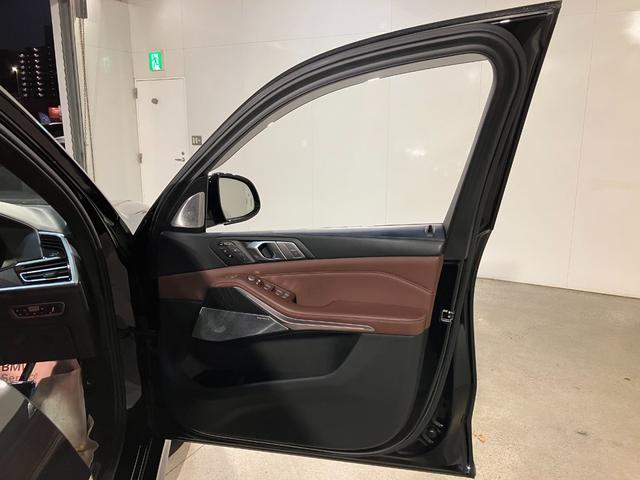 Ｘ７ ｘＤｒｉｖｅ　３５ｄ　Ｍスポーツ　７人乗り　リアエンターテイメント　Ｂ＆Ｗダイヤモンドサラウンド　モカレザー　スカイラウンジサンルーフ　保冷保温カップホルダー　ヒートコンフォートパッケージ　エグゼクティブドライブプロ（61枚目）