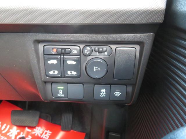 フリードハイブリッド ジャストセレクション　純正メモリーナビ・バックカメラ・ＡＡＣ・スマートキー・フルセグＴＶ・純正１５インチＡＷ・ＨＩＤライト・ＥＴＣ・両側パワースライドドア・電動コーナーポール・電格ドアミラー・ステアリングリモコン・ＥＳＣ（26枚目）