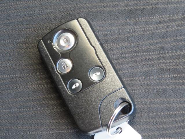 フリードハイブリッド ジャストセレクション　純正メモリーナビ・バックカメラ・ＡＡＣ・スマートキー・フルセグＴＶ・純正１５インチＡＷ・ＨＩＤライト・ＥＴＣ・両側パワースライドドア・電動コーナーポール・電格ドアミラー・ステアリングリモコン・ＥＳＣ（29枚目）