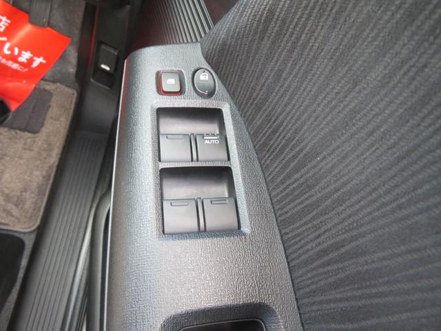 フリードハイブリッド ジャストセレクション　純正メモリーナビ・バックカメラ・ＡＡＣ・スマートキー・フルセグＴＶ・純正１５インチＡＷ・ＨＩＤライト・ＥＴＣ・両側パワースライドドア・電動コーナーポール・電格ドアミラー・ステアリングリモコン・ＥＳＣ（30枚目）