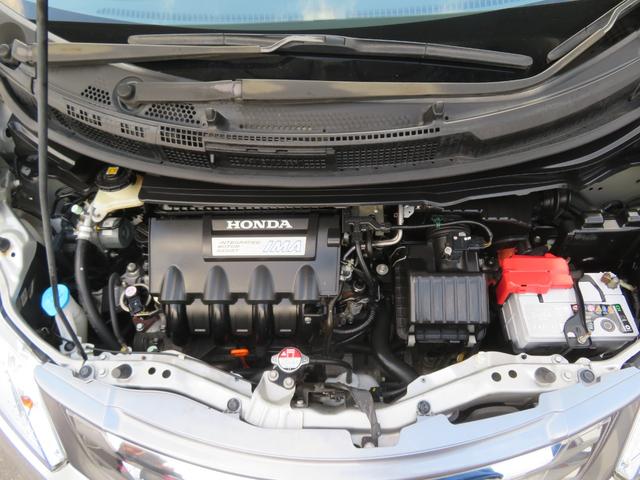 フリードハイブリッド ジャストセレクション　純正メモリーナビ・バックカメラ・ＡＡＣ・スマートキー・フルセグＴＶ・純正１５インチＡＷ・ＨＩＤライト・ＥＴＣ・両側パワースライドドア・電動コーナーポール・電格ドアミラー・ステアリングリモコン・ＥＳＣ（45枚目）