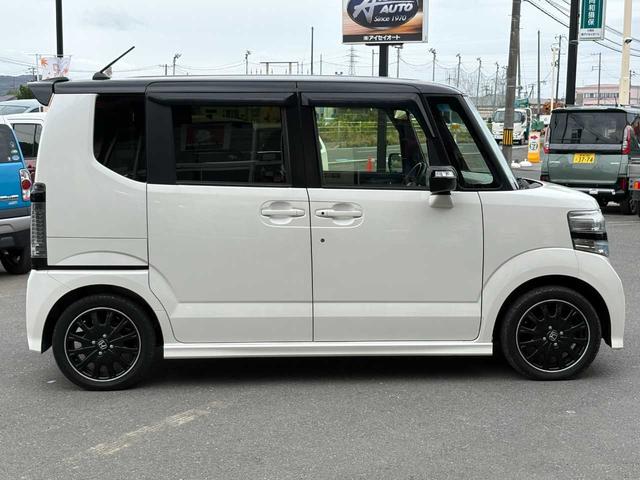 N-BOXカスタム 2トーンカラースタイル G・ターボLパッケージ ナビ TV CD DVD Bluetooth バックカメラ ETC クルーズコントロール ハーフレザーシート 両側パワースライドドア 純正15インチアルミ 衝突軽減ブレーキ 整備・保証・鑑定書付き(4枚目)