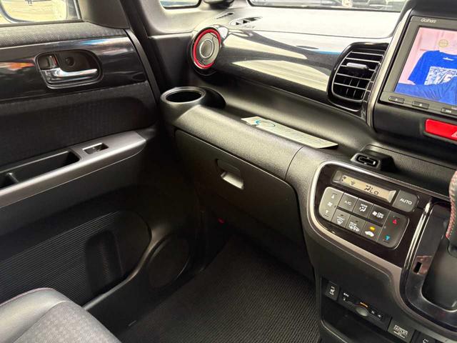 N-BOXカスタム 2トーンカラースタイル G・ターボLパッケージ ナビ TV CD DVD Bluetooth バックカメラ ETC クルーズコントロール ハーフレザーシート 両側パワースライドドア 純正15インチアルミ 衝突軽減ブレーキ 整備・保証・鑑定書付き(42枚目)