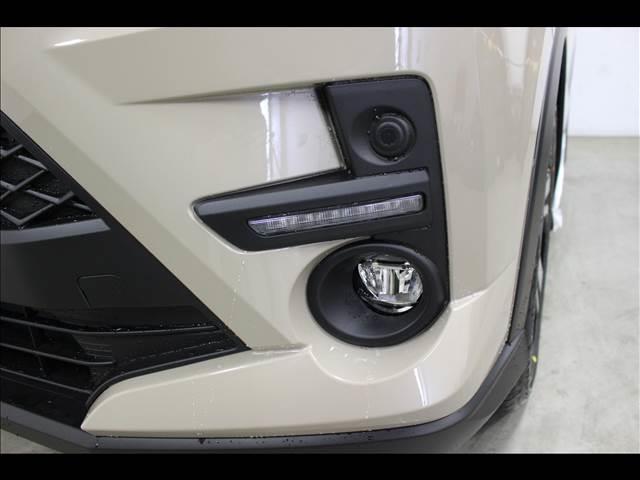 Z 登録済未使用車 衝突軽減ブレーキ クルーズコントロール コーナーセンサー シートヒーター オートライト 横滑り防止 アイドリングストップ プッシュスタート 17インチアルミホイール(7枚目)