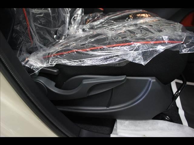 Z 登録済未使用車 衝突軽減ブレーキ クルーズコントロール コーナーセンサー シートヒーター オートライト 横滑り防止 アイドリングストップ プッシュスタート 17インチアルミホイール(18枚目)