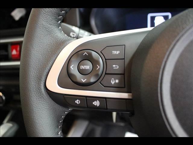 Z 登録済未使用車 衝突軽減ブレーキ クルーズコントロール コーナーセンサー シートヒーター オートライト 横滑り防止 アイドリングストップ プッシュスタート 17インチアルミホイール(28枚目)