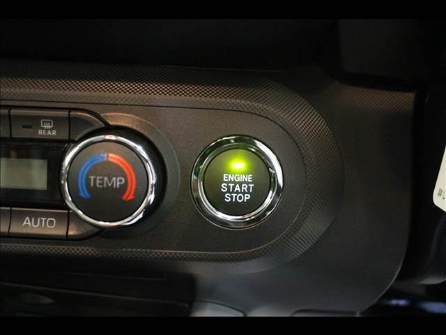 Z 登録済未使用車 衝突軽減ブレーキ クルーズコントロール コーナーセンサー シートヒーター オートライト 横滑り防止 アイドリングストップ プッシュスタート 17インチアルミホイール(31枚目)