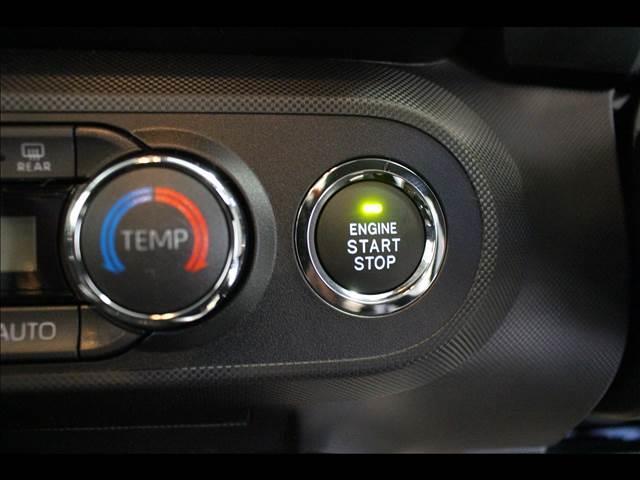 Z 登録済未使用車 衝突軽減ブレーキ クルーズコントロール コーナーセンサー シートヒーター オートライト 横滑り防止 アイドリングストップ プッシュスタート 17インチアルミホイール(40枚目)