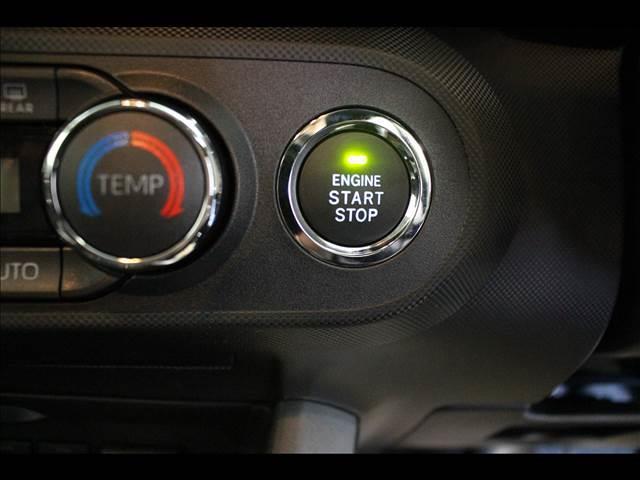 Z 登録済未使用車 衝突軽減ブレーキ クルーズコントロール コーナーセンサー シートヒーター オートライト 横滑り防止 アイドリングストップ プッシュスタート 17インチアルミホイール(35枚目)