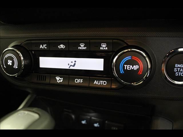 Z 登録済未使用車 衝突軽減ブレーキ クルーズコントロール コーナーセンサー シートヒーター オートライト 横滑り防止 アイドリングストップ プッシュスタート 17インチアルミホイール(36枚目)