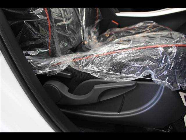 Z 登録済未使用車 衝突軽減ブレーキ クルーズコントロール コーナーセンサー シートヒーター オートライト 横滑り防止 アイドリングストップ プッシュスタート 17インチアルミホイール(37枚目)
