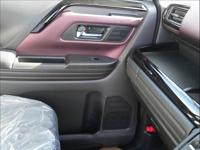 スペーシアカスタム ハイブリッドＸＳ　届出済未使用車（18枚目）