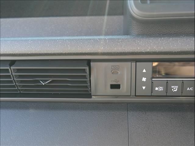 Ｎ－ＢＯＸカスタム ベースグレード　届出済未使用車（30枚目）