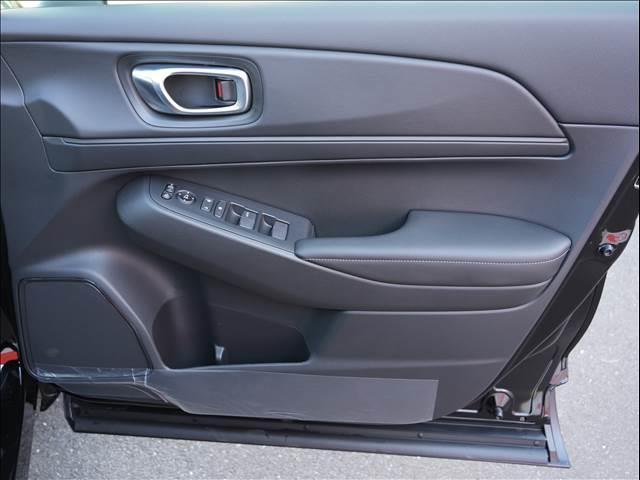 ヴェゼル ｅ：ＨＥＶ　Ｘ　登録済未使用車（27枚目）