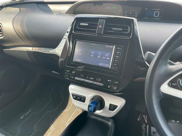 プリウス Ｓ　純正ＳＤナビ（ＣＤ、Ｂｌｕｅｔｏｏｔｈ、ワンセグ）　ＥＴＣ　エアロ　ＬＥＤ　クルコン　オートハイビーム　純正フロアマット　ドアバイザー　衝突被害軽減ブレーキ　横滑り防止　レーンキープ（15枚目）