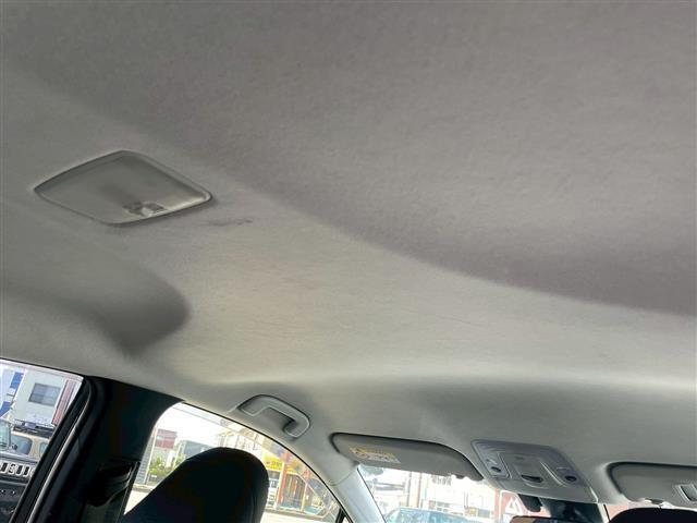プリウス Ｓ　純正ＳＤナビ（ＣＤ、Ｂｌｕｅｔｏｏｔｈ、ワンセグ）　ＥＴＣ　エアロ　ＬＥＤ　クルコン　オートハイビーム　純正フロアマット　ドアバイザー　衝突被害軽減ブレーキ　横滑り防止　レーンキープ（28枚目）