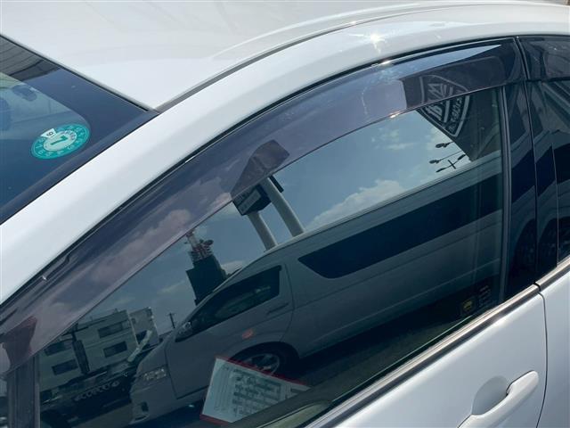 プリウス Ｓ　純正ＳＤナビ（ＣＤ、Ｂｌｕｅｔｏｏｔｈ、ワンセグ）　ＥＴＣ　エアロ　ＬＥＤ　クルコン　オートハイビーム　純正フロアマット　ドアバイザー　衝突被害軽減ブレーキ　横滑り防止　レーンキープ（39枚目）