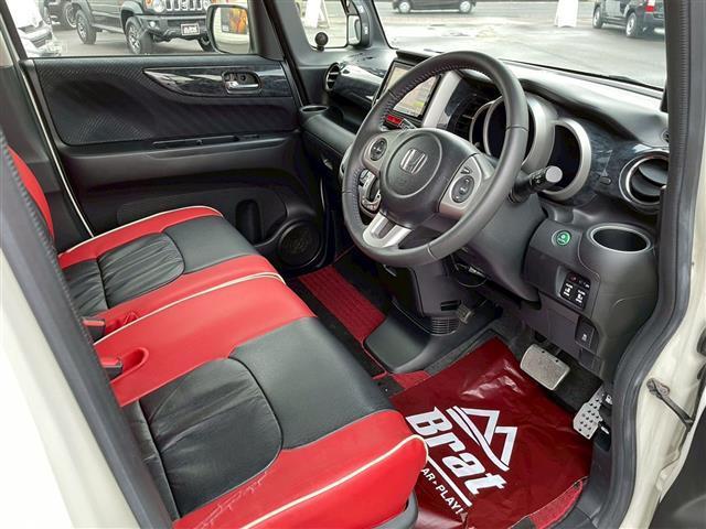 Ｎ－ＢＯＸ モデューロＸ　Ｇ・ターボパッケージ　特別仕様車　モデューロＸ専用ローダウンサス＆ホイール　専用インテリア＆エクステリア　ナビ　バックカメラ　ケンウッドサブウーファー＆ツイーター　シートカバー　前後ドラレコ　無限フロアマット　ＥＴＣ（18枚目）