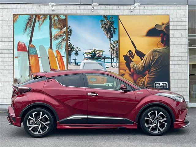 Ｃ－ＨＲ Ｇ　モデリスタエアロ　純正９インチナビ　バックカメラ　ＨＤＭＩ入力　ＵＳＢ入力　フルセグＴＶ　シートヒーター　純正ラゲッジマット　ブラインドスポットモニター　衝突軽減ブレーキ　オートハイビーム（7枚目）