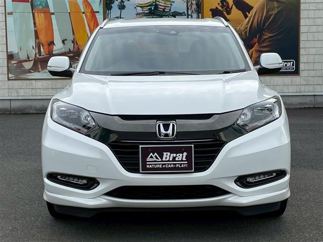 ヴェゼル ハイブリッドＺ・ホンダセンシング　純正９インチＳＤナビ　フルセグ　ＣＤ　ＤＶＤ　Ｂｌｕｅｔｏｏｔｈ　ＨＤＭＩ　バックカメラ　ＥＴＣ　シートヒーター　クルコン　ステアリングリモコン　純正フロアマット　ドアバイザー　ＬＥＤ　フォグランプ（4枚目）