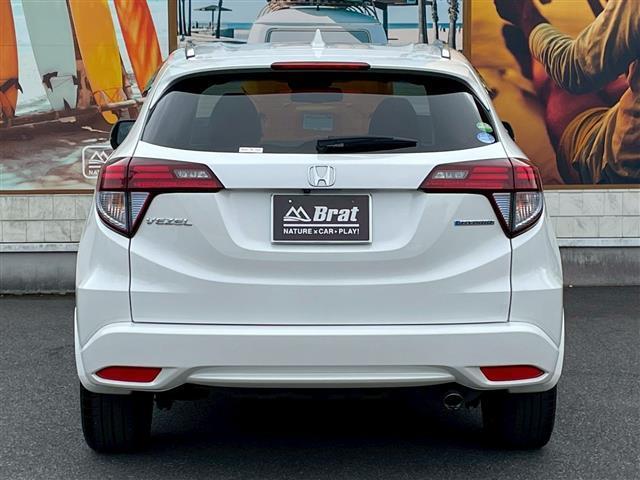 ヴェゼル ハイブリッドＺ・ホンダセンシング　純正９インチＳＤナビ　フルセグ　ＣＤ　ＤＶＤ　Ｂｌｕｅｔｏｏｔｈ　ＨＤＭＩ　バックカメラ　ＥＴＣ　シートヒーター　クルコン　ステアリングリモコン　純正フロアマット　ドアバイザー　ＬＥＤ　フォグランプ（5枚目）