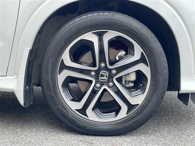 ヴェゼル ハイブリッドＺ・ホンダセンシング　純正９インチＳＤナビ　フルセグ　ＣＤ　ＤＶＤ　Ｂｌｕｅｔｏｏｔｈ　ＨＤＭＩ　バックカメラ　ＥＴＣ　シートヒーター　クルコン　ステアリングリモコン　純正フロアマット　ドアバイザー　ＬＥＤ　フォグランプ（10枚目）