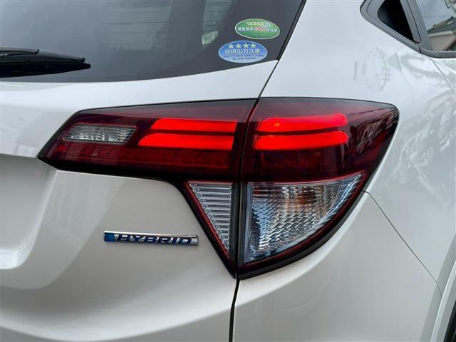 ヴェゼル ハイブリッドＺ・ホンダセンシング　純正９インチＳＤナビ　フルセグ　ＣＤ　ＤＶＤ　Ｂｌｕｅｔｏｏｔｈ　ＨＤＭＩ　バックカメラ　ＥＴＣ　シートヒーター　クルコン　ステアリングリモコン　純正フロアマット　ドアバイザー　ＬＥＤ　フォグランプ（16枚目）